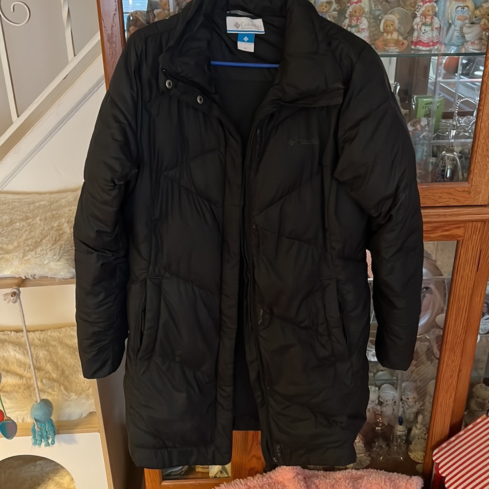 Columbia women’s long puffer coat  with hood size medium black in good condition
